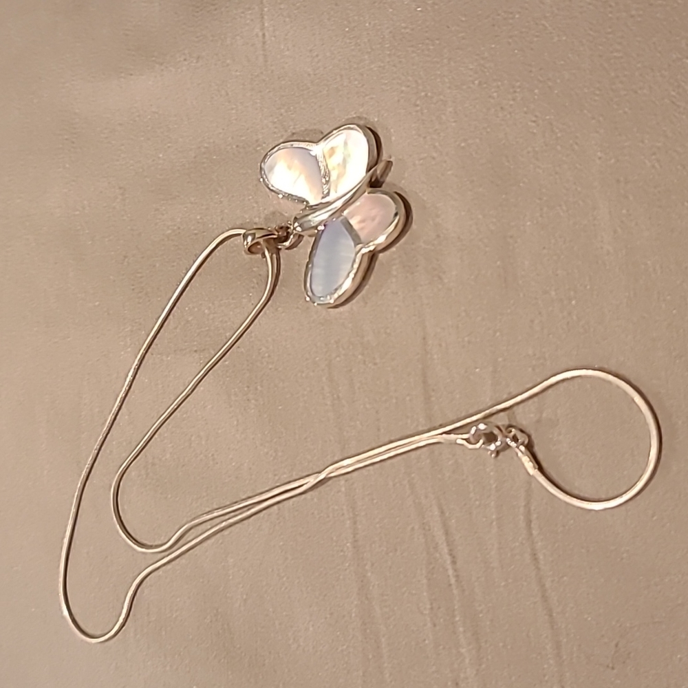 Mother of pearl butterfly sterling silver necklace - Picture 4 of 5